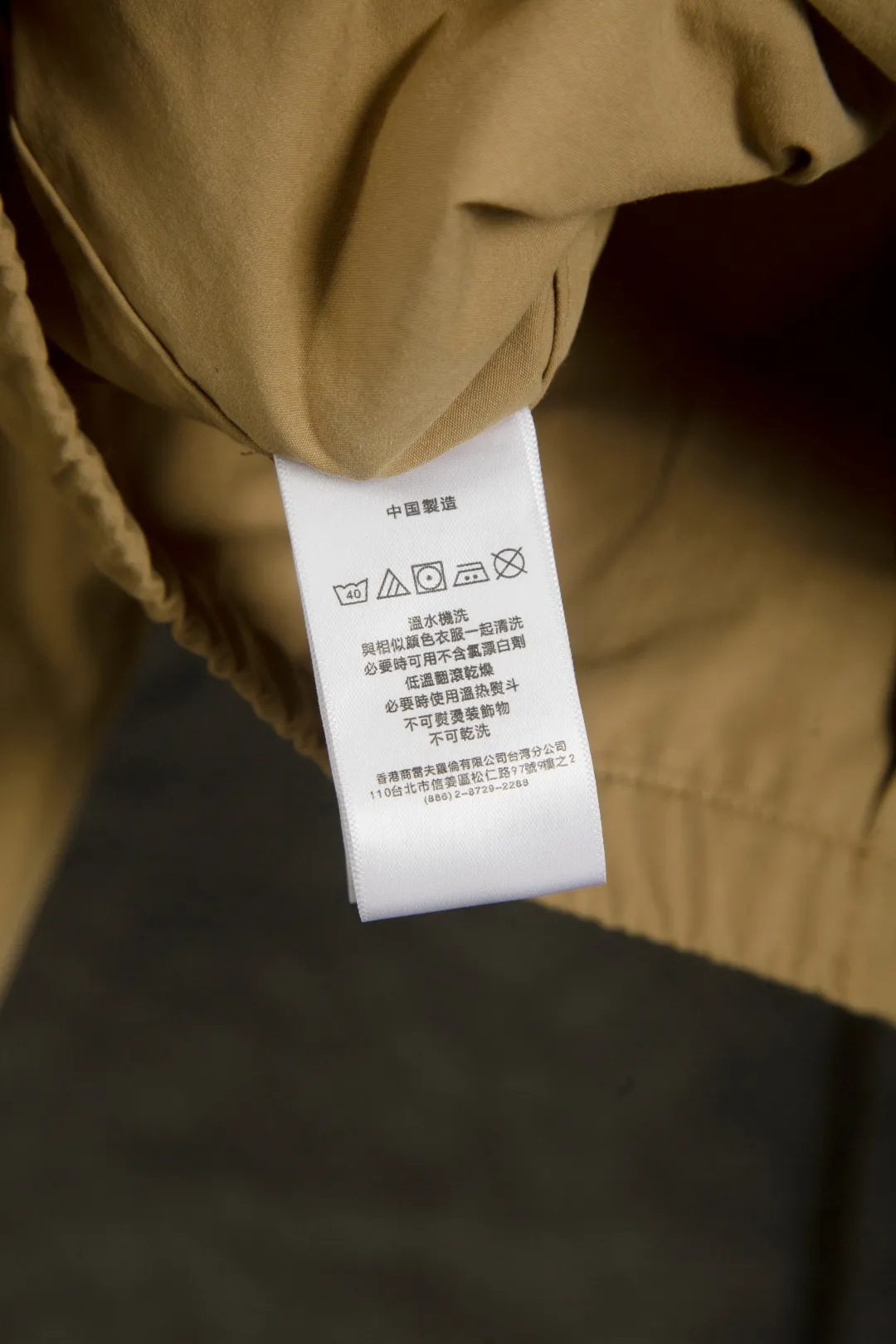 P290 Actual photo [Popular item] Style number: 25109# (on sale all year round) Color: khaki/navy blue Size: S to XL - Ralph Lauren/Ralph Lauren Solid color logo embroidered cotton soft shell fabric hooded assault jacket - the face is the same as the original 32 high count plain super soft carbon grinding ✅ - Brand POLO three zippers Customized back collar webbing Dark and light two-color oil edge leather strips ✅ - Ralph Lauren/Ralph Lauren's classic men's and women's bomber zipper hooded jacket. It has an elegant and fashionable style with any wear. It has a retro and relaxed feel. The hood and zipper elements add to the casual casualness. The paper man effect on the upper body can be perfectly controlled whether it is sports style or casual style ✅